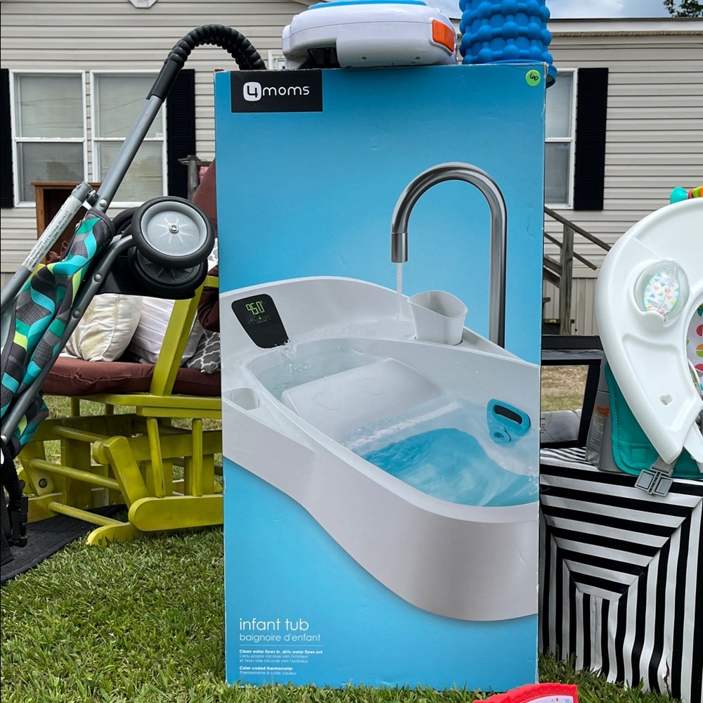 Infant Bath Tub - White and Blue